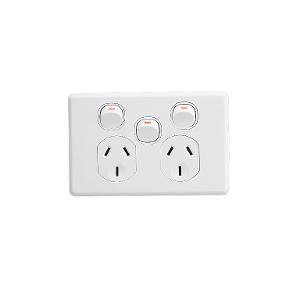 Gpo double with extra switch 10a white CLIC2025XAWE